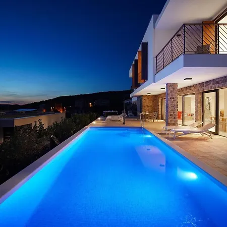 New! Seaview With Heated Pool, A Hot Tub, Finnish Sauna And Billiards Villa *