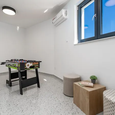 Seaview With Heated Pool, A Hot Tub, Finnish Sauna And Billiards Willa *