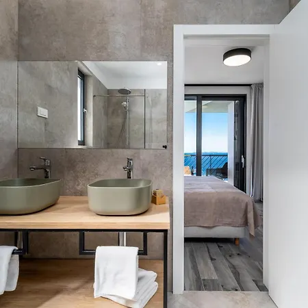 Seaview With Heated Pool, A Hot Tub, Finnish Sauna And Billiards