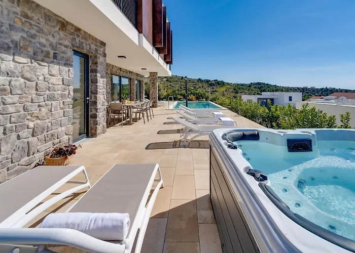 Seaview With Heated Pool, A Hot Tub, Finnish Sauna And Billiards