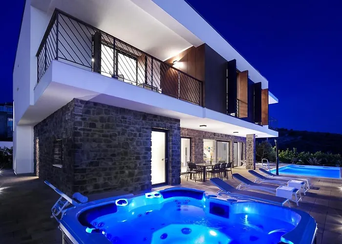 Seaview With Heated Pool, A Hot Tub, Finnish Sauna And Billiards