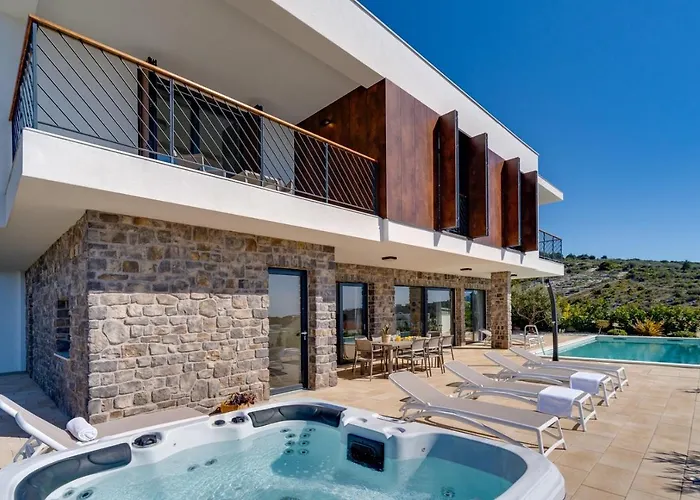 Villa Seaview With Heated Pool, A Hot Tub, Finnish Sauna And Billiards