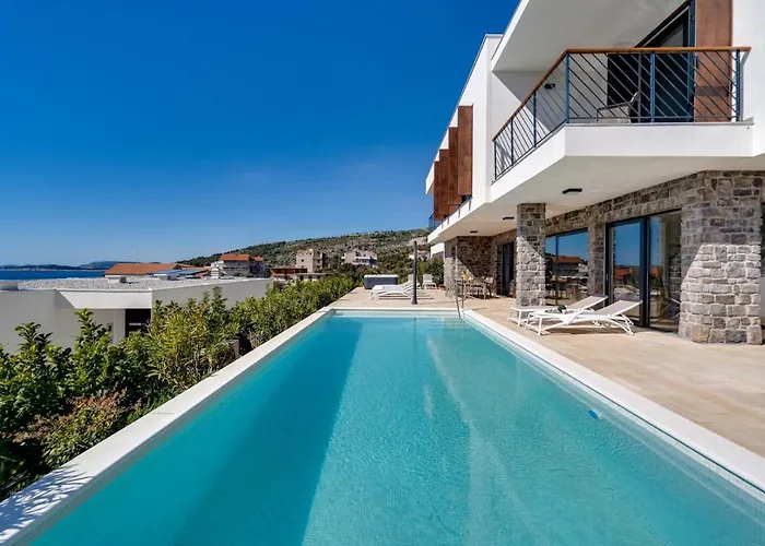 Seaview With Heated Pool, A Hot Tub, Finnish Sauna And Billiards * Dolac