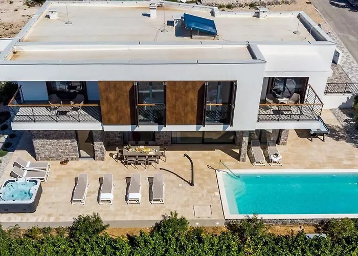 Seaview With Heated Pool, A Hot Tub, Finnish Sauna And Billiards