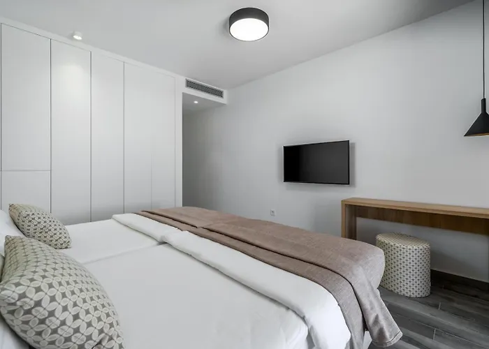 Seaview With Heated Pool, A Hot Tub, Finnish Sauna And Billiards *