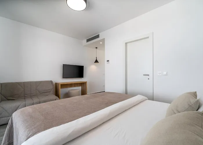 Villa Seaview With Heated Pool, A Hot Tub, Finnish Sauna And Billiards Dolac