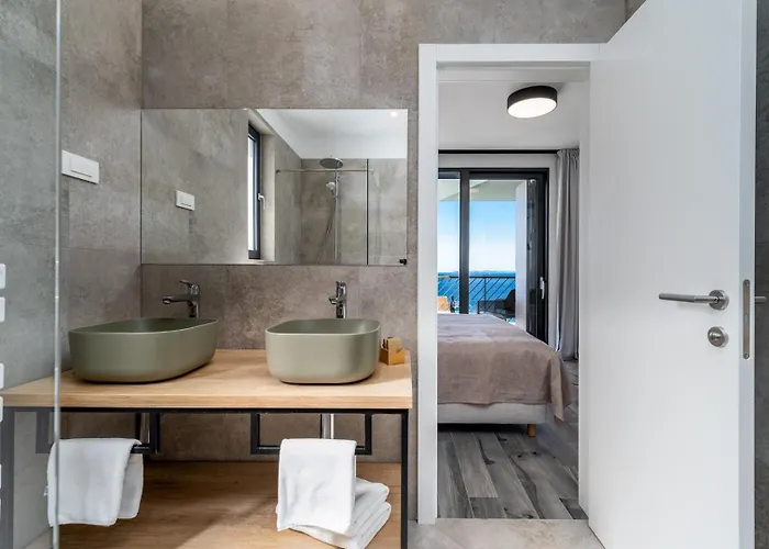 Seaview With Heated Pool, A Hot Tub, Finnish Sauna And Billiards