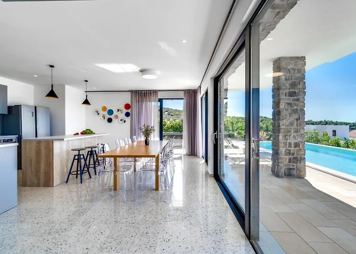 Seaview With Heated Pool, A Hot Tub, Finnish Sauna And Billiards *