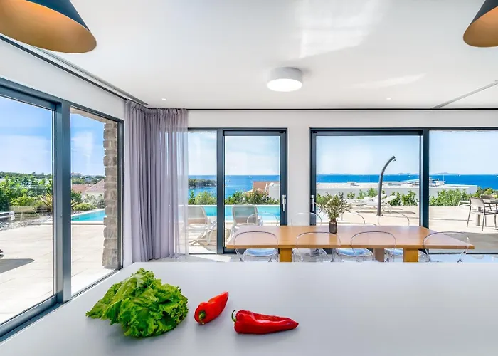 Seaview With Heated Pool, A Hot Tub, Finnish Sauna And Billiards