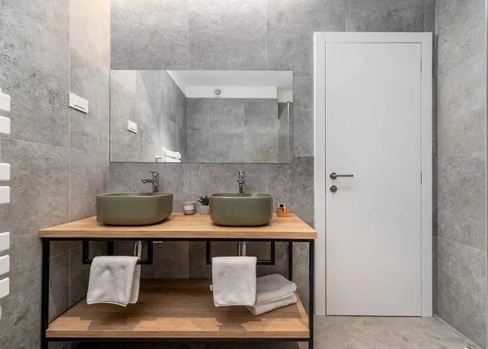 Villa Seaview With Heated Pool, A Hot Tub, Finnish Sauna And Billiards Dolac